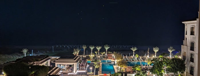 St Regis Beach جزيرة السعديات is one of Mama in Dubai 🦁.