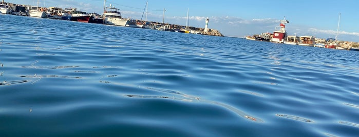 Güzelbahçe Sahil is one of สถานที่ที่ Serbay ถูกใจ.