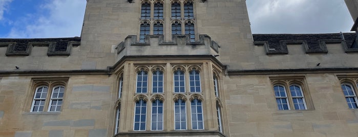 Wadham College is one of Oxford Colleges.