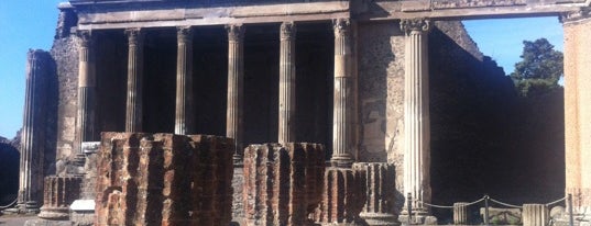 Pompei Scavi Villa Dei Misteri is one of Posti che sono piaciuti a Edney.