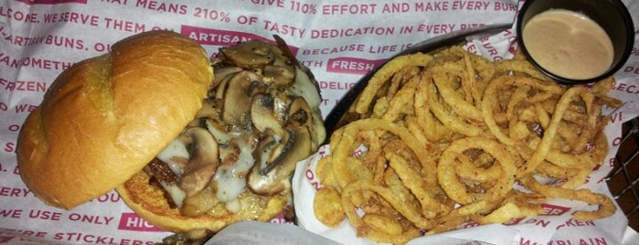 Smash Burger is one of Lugares favoritos de Rob.