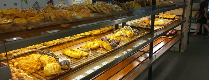ABC Bakery is one of Tempat yang Disukai Alyonka.