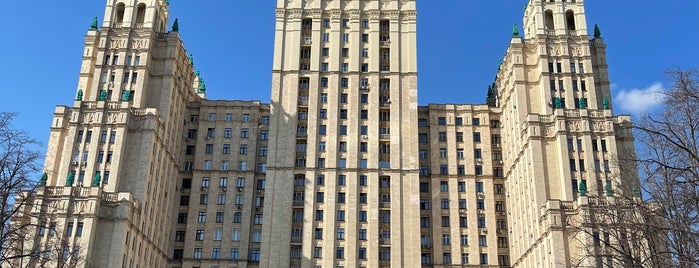 Шпиль высотки на Кудринской площади is one of Moskau.