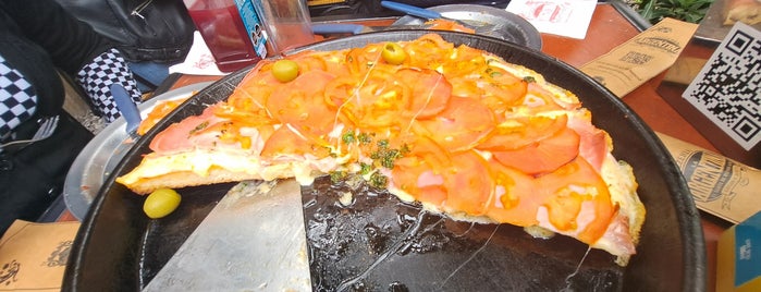 La Argentina Pizzería is one of Locais salvos de Cristian.