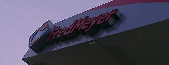 Fred Meyer Fuel is one of Locais curtidos por Gayla.