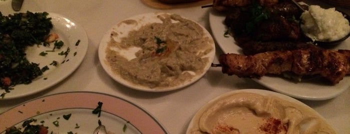 Nada's Lebanese Restaurant is one of สถานที่ที่ Brendan ถูกใจ.