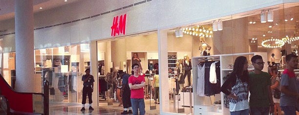 H&M is one of Gurney Paragon.