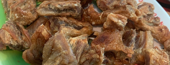 เป็ดย่างคูเมือง is one of Surin + Buri Rum.