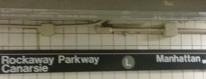 MTA Subway - Morgan Ave (L) is one of Locais curtidos por ᴡ.