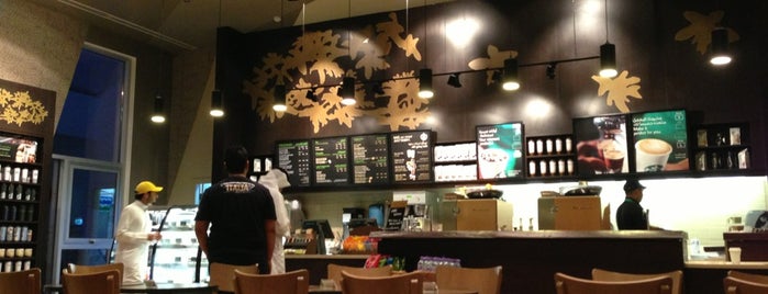 Starbucks is one of Nouf 님이 좋아한 장소.