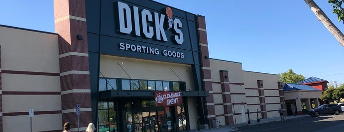 DICK'S Sporting Goods is one of Lieux qui ont plu à Justin.