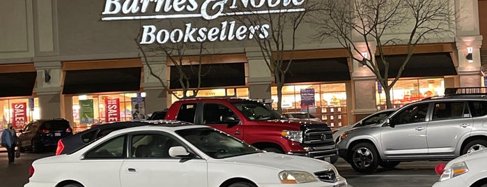 Barnes & Noble is one of Jason : понравившиеся места.