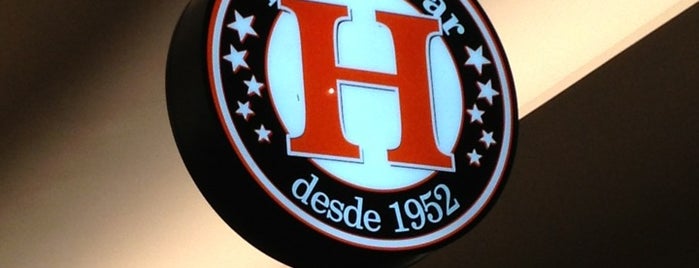 Hocca Bar is one of Locais curtidos por Cris.