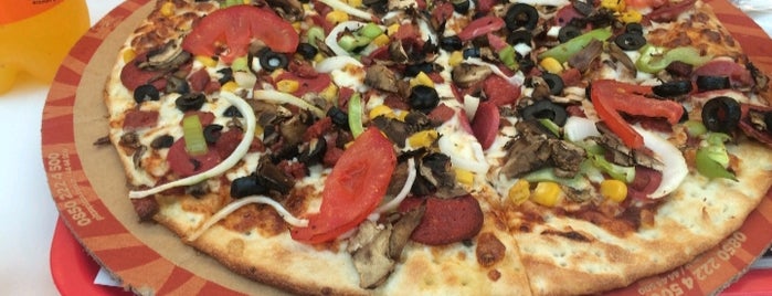 Pizza Pizza is one of Posti che sono piaciuti a Cenker.