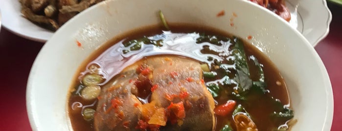 RM. Pindang Meranjat "Mak War" is one of Lampung kuliner.