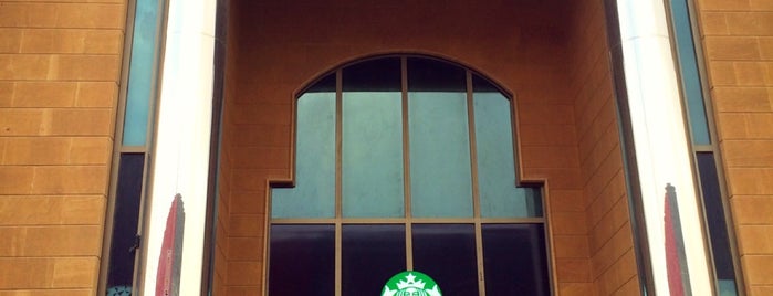 Starbucks is one of Tempat yang Disimpan Queen.