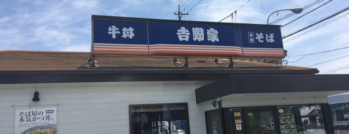 Yoshinoya is one of สถานที่ที่ ばぁのすけ39号 ถูกใจ.