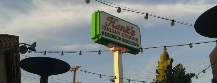 Hank's Pizza is one of สถานที่ที่ Mike ถูกใจ.