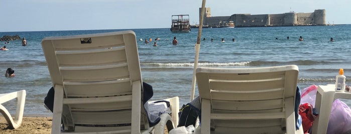 Korykos Beach Clup is one of สถานที่ที่ Onr ถูกใจ.