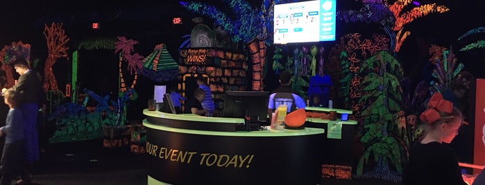 Putting Edge Glow-in-the-Dark Mini Golf is one of Common places.