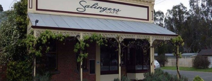 Salingers Cafe is one of Yohan Gabrielさんのお気に入りスポット.