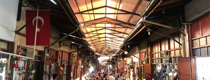 Bakırcılar Çarşısı is one of Tempat yang Disukai Zenan.