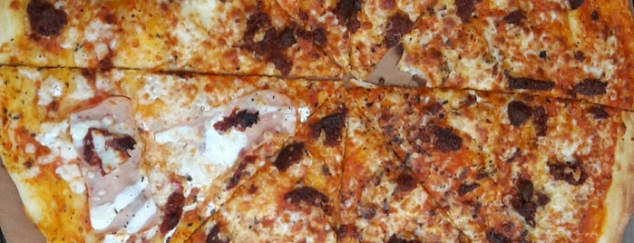 Zep's Pizza is one of Sertan: сохраненные места.