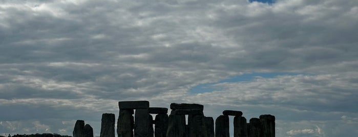 Stonehenge Cursus is one of Londres.