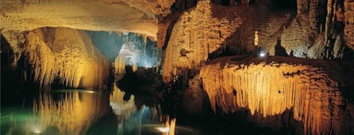 Cuevas del Drach is one of Monumentos, museos, etc....
