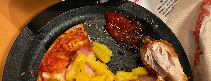 Shakey's Pizza Parlor is one of Favorite Food.
