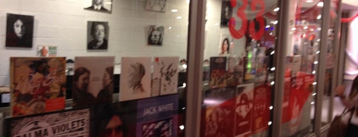 Taille 33 is one of Vinyl store.