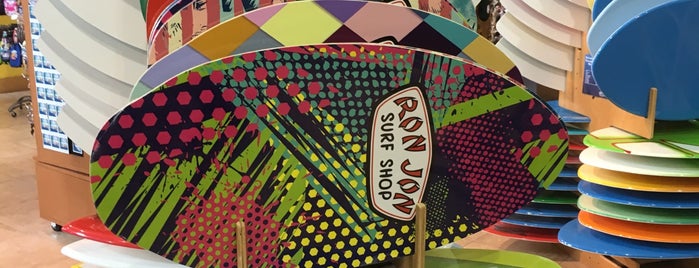Ron Jon Surf Shop is one of Locais curtidos por Tammy.