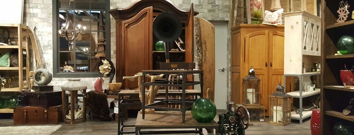 Art Van Furniture is one of Mike'nin Beğendiği Mekanlar.