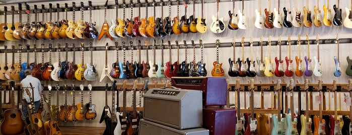 Rock N Roll Vintage Chicago Guitar Shop is one of US guitar shops.