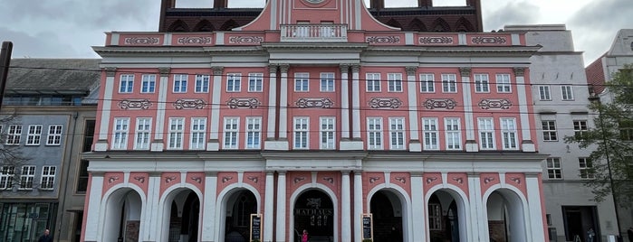 Rathaus Rostock is one of Мекленбург-Форпоммерн.