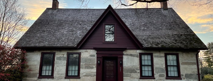 Robert Frost Stone House Museum is one of Bennington.