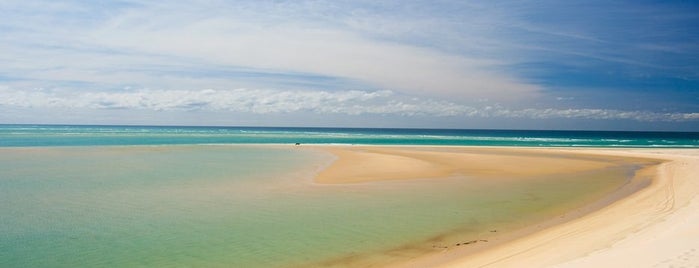 Rainbow Beach is one of Locais salvos de Caroline.
