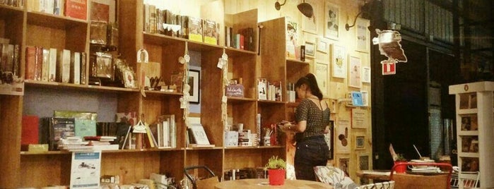 Librería 9 3/4 Bookstore + Café is one of [To-do] Colombia.