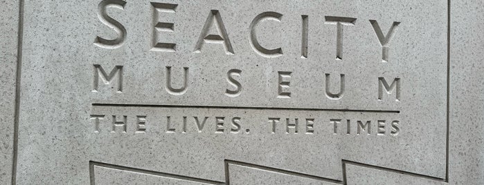 SeaCity Museum is one of Southhampton.