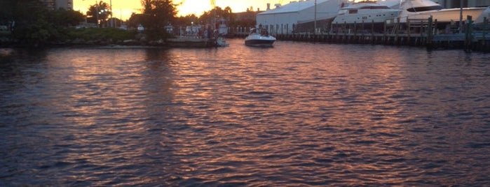 Intracoastal Waterway is one of Locais curtidos por Albert.