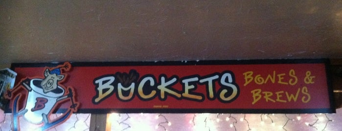 Buckets Bones & Brews is one of Tempat yang Disukai Todd.