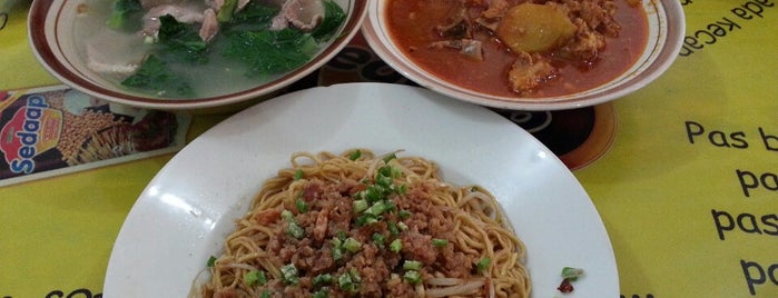 Warung Bakmi Asu is one of Bangka Culinary.
