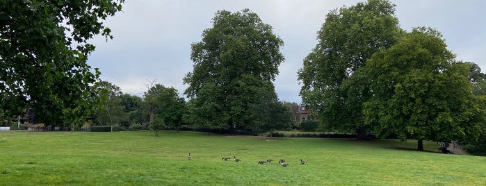 Manor House Gardens is one of Lakes.