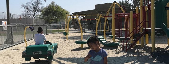 Bloomfield Playground is one of G'ın Beğendiği Mekanlar.