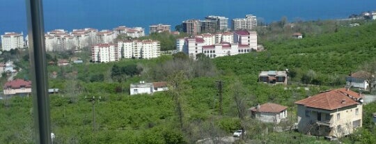 Ünye Mesleki ve Teknik Anadolu Lisesi is one of Lieux qui ont plu à Elif.