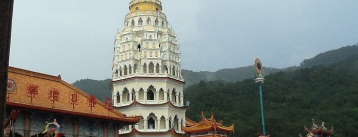 Kek Lok Si Temple (極樂寺) is one of Penang Getaway.