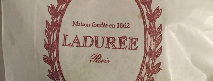 Ladurée is one of Orte, die Roberto gefallen.