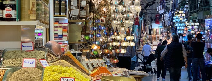 Galata Grand Bazaar is one of Lieux qui ont plu à Petra.