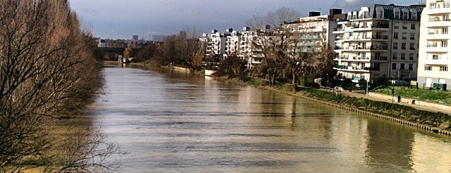 Bord De Marne - Neuilly Sur Marne is one of Lauraさんのお気に入りスポット.
