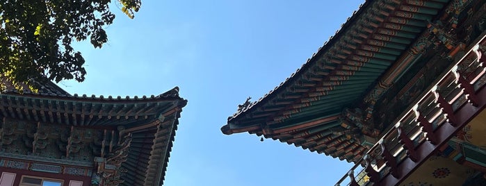 구인사 (救仁寺) is one of South Korea.